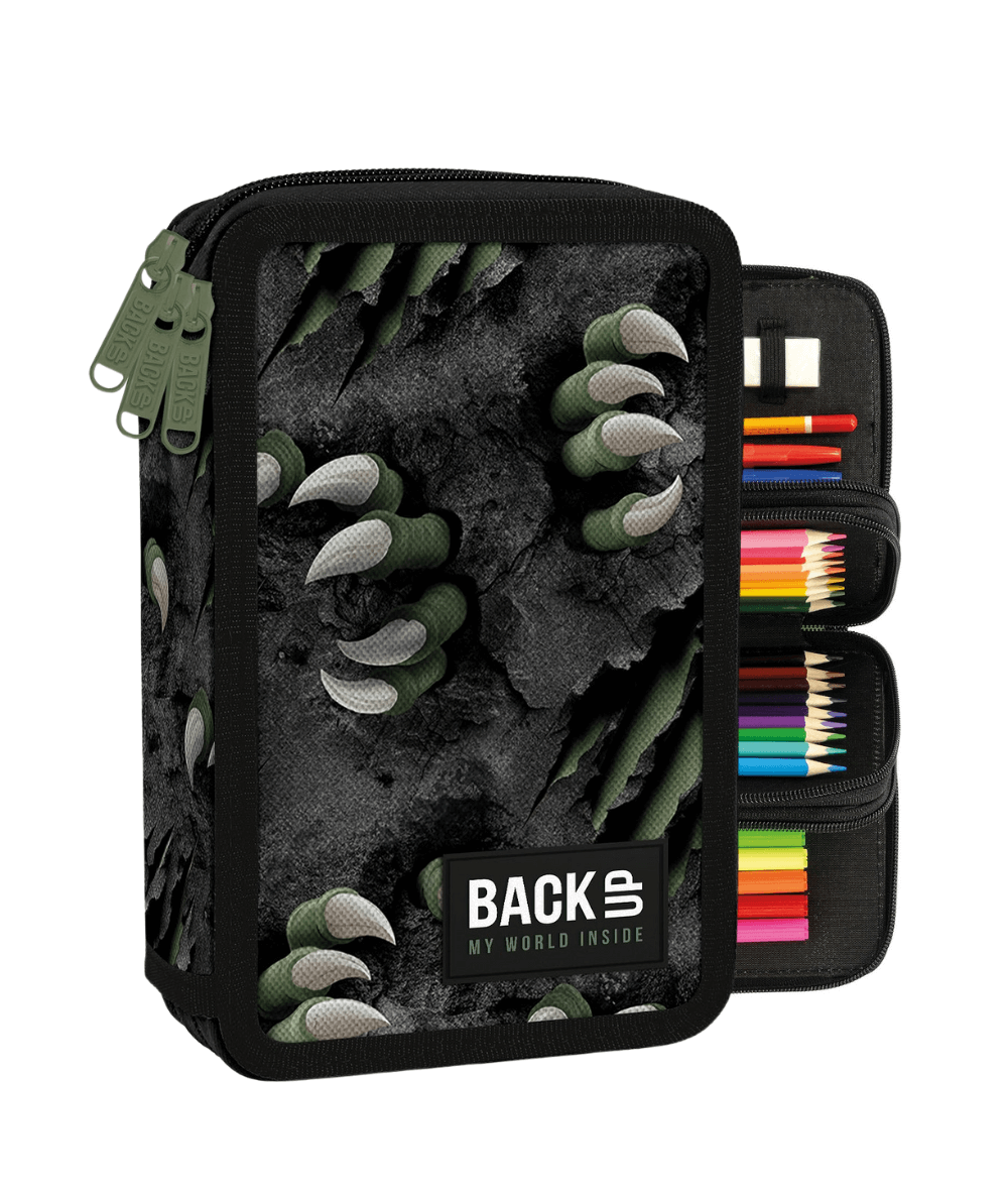 czarny pi&oacute;rnik w szpony