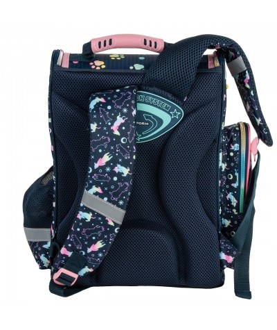 wyprofilowany tornister z pieskiem