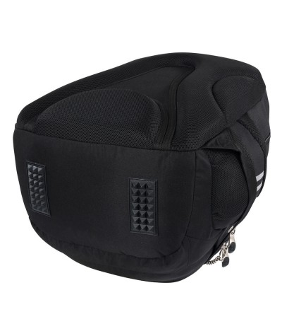 wzmocnione dno w plecaku do 4 klasy