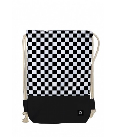 Czarno-biały plecak na sznurkach, worek w kratkę szachownica