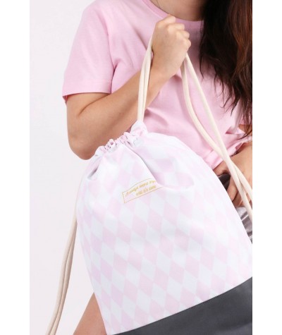 Biało-różowy plecak na sznurkach, worek z rombami dla dziewczyny