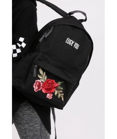 Czarny plecak z haftowanymi różami i napisem Fuck You Love You