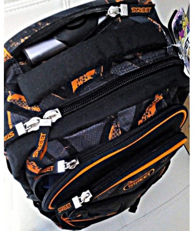 Plecak na k&oacute;łkach młodzieżowy - czarny z pomarańczem - STREET Active