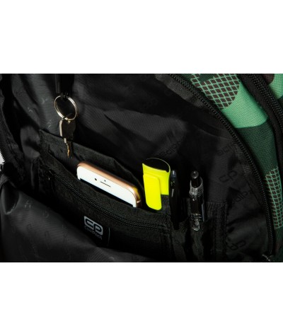 Zielony plecak moro z naszywkami 3 komory CoolPack Camo Green Badges z organizerem