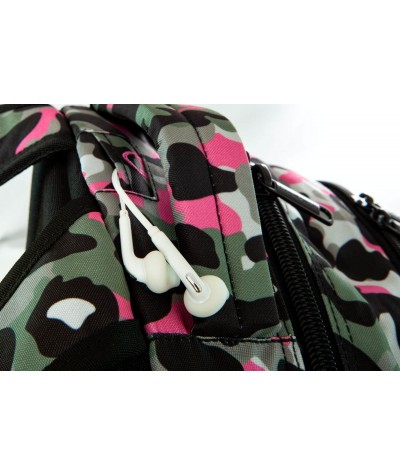  	Różowy plecak z wyjściej ma słuchawki moro z naszywkami szkolny CoolPack Dart Camo Pink Badges
