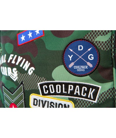 Zielony plecak na kółkach moro z naszywkami CoolPack Junior Green Badges miltary