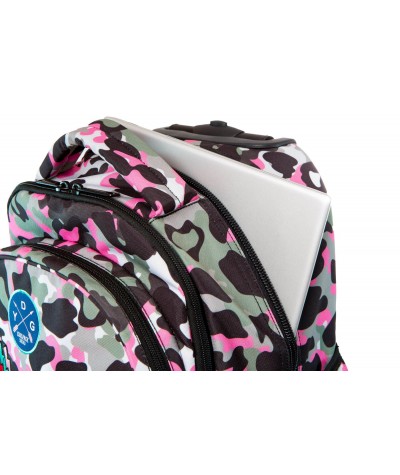 Różowy plecak na kółkach moro z naszywkami CoolPack Junior Camo Pink dwukomorowy