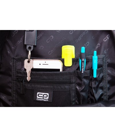 Plecak szkolny w strzałki z portem USB CoolPack Scribles Strike L z organizerem