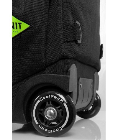 Czarny plecak na kauczukowych kółkach z naszywkami CoolPack Junior Badges Black