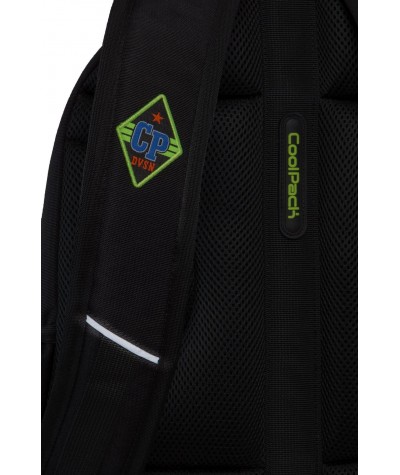 Plecak na kółkach z naszywkami CoolPack Junior Badges Black