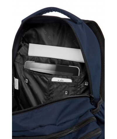 Niebieski plecak szkolny z naszywkami 30L CoolPack Bentley Badges Blue kieszeń na tablet, laptop i telefon