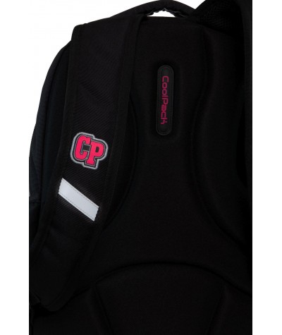 Czarny plecak z naszywkami dla dziewczyny CoolPack Dart Badges Black szelki